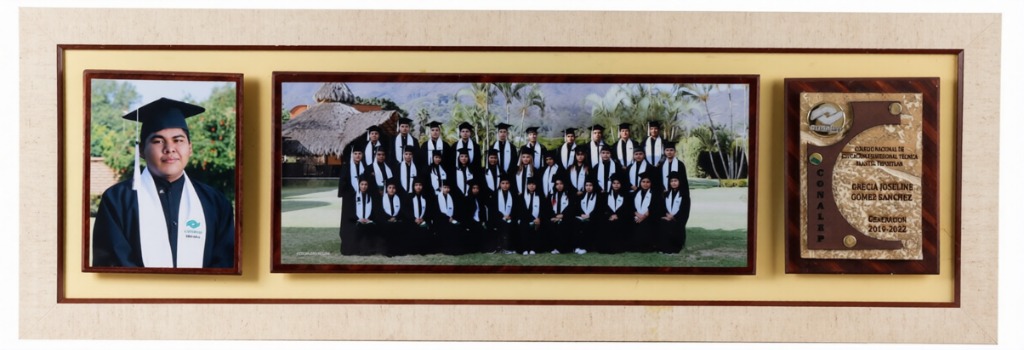 Tríptico Grupal Arena